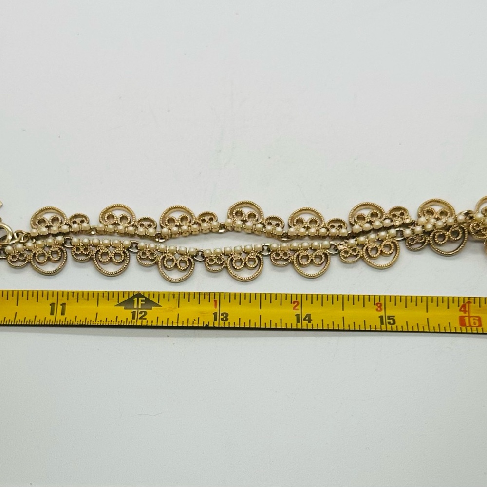 Banana Republic Gold Tone Faux Pearl Scalloped Necklace Filigree Link Classic - Picture 3 of 3